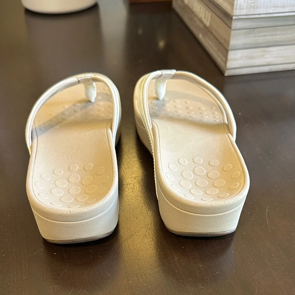 Vionic High Tide Sandals in Beige Women's US Size 7 - Picture 6 of 9